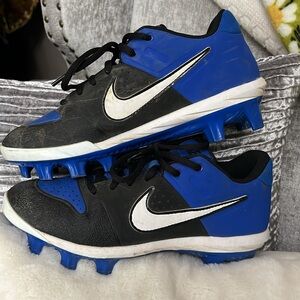 Boys 5.5y cleats